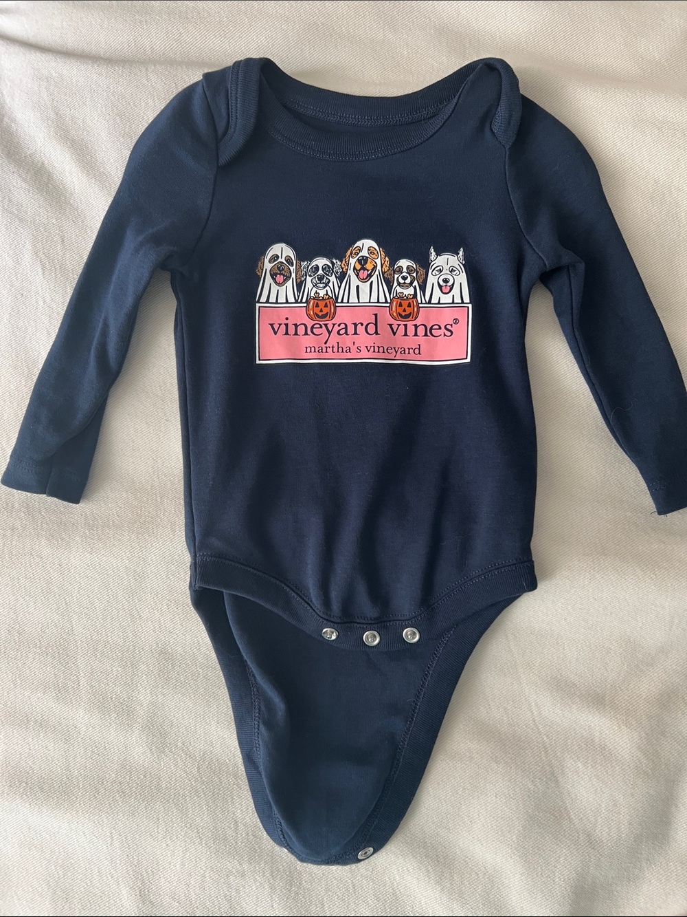 nwot - Vineyard Vines Navy Long-Sleeve Baby Bodysuit with Pumpkin Dog Graphic